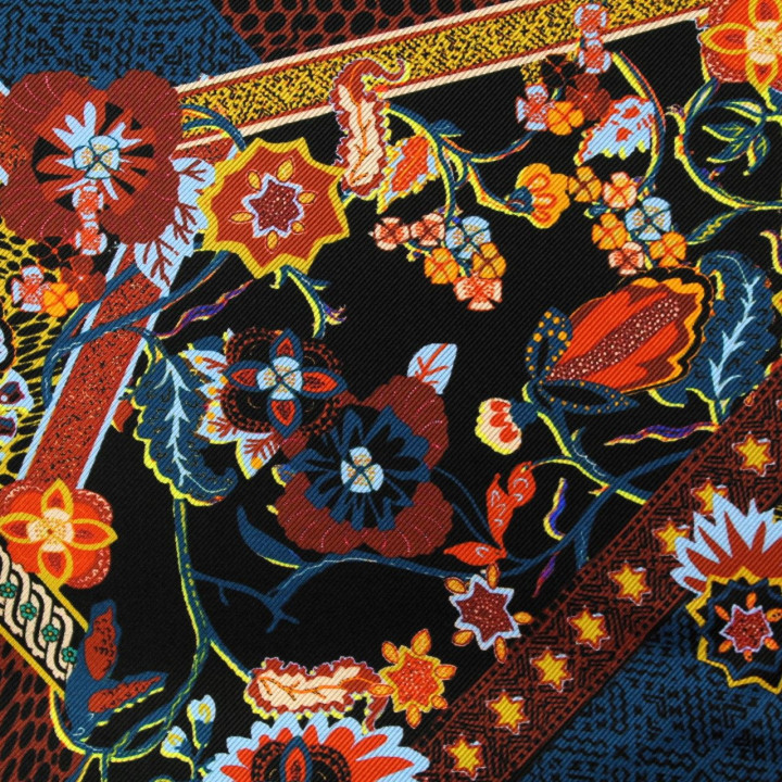 Tissu satin de soie noir imprimé fleuri - Made in Italy