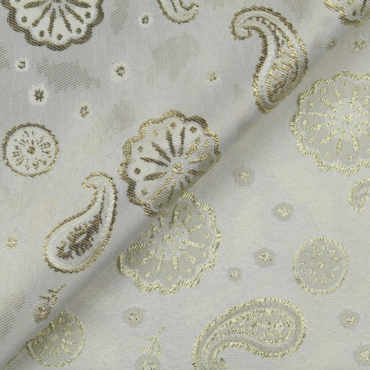 Tissu brocart beige motif cachemire or