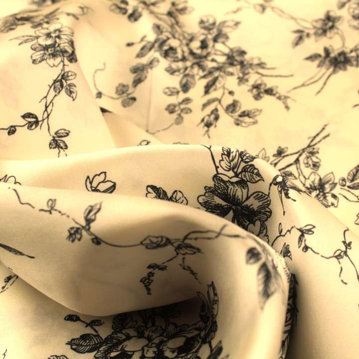 Tissu Satin Blanc à Impression Florale - Toucher Soie