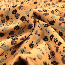 Tissu Rose Poudré à Impression Florale