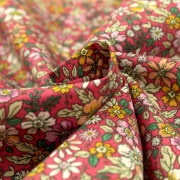 Tissu rouge claire à motif fleurs multicolore