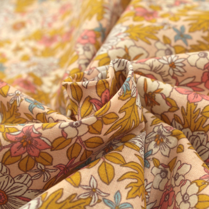 Tissu Coton Rose : Motifs de Fleurs Rose, Blanc et Bleu Clair