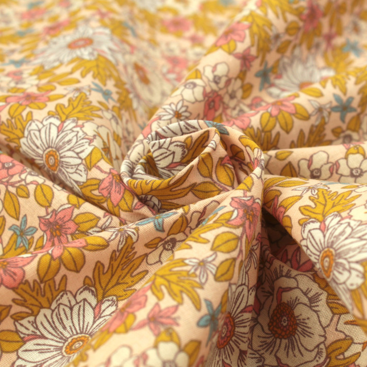 Tissu Coton Rose : Motifs de Fleurs Rose, Blanc et Bleu Clair