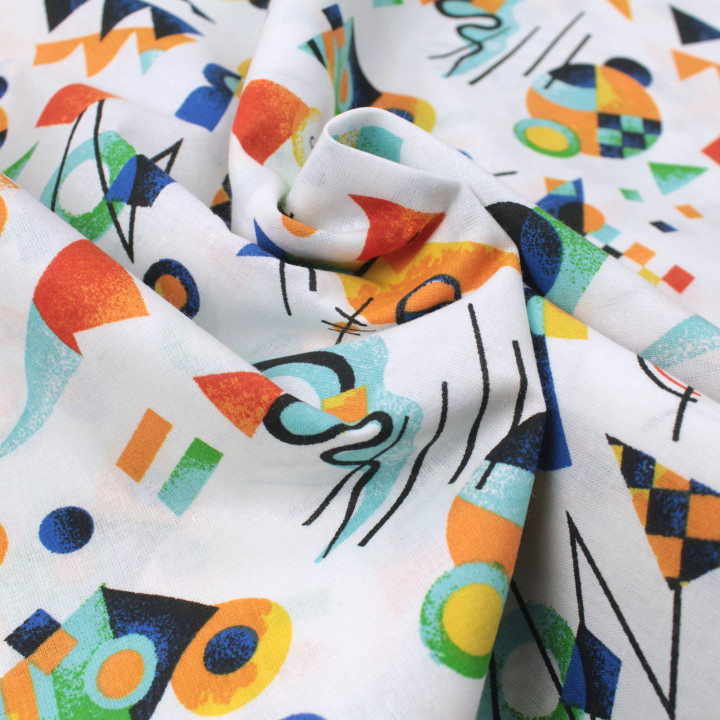 Tissu en coton blanc uni sublimé par un imprimé de formes géométriques modernes