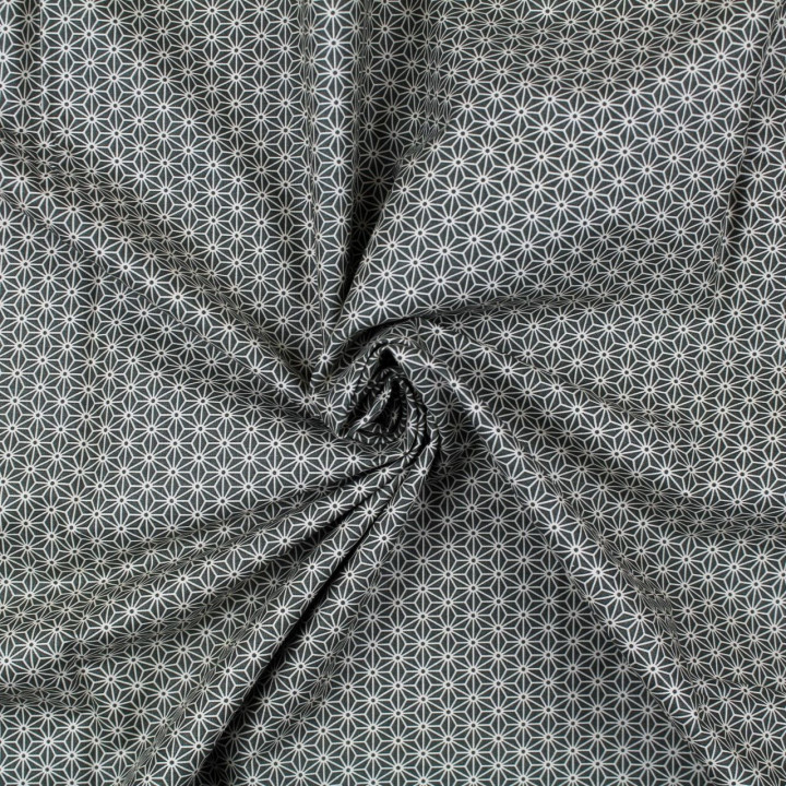 Tissu en coton rose saumon clair avec imprimé pingouins et ours.