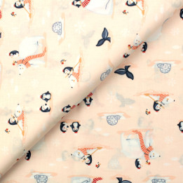 Tissu en coton rose saumon clair avec imprimé pingouins et ours.