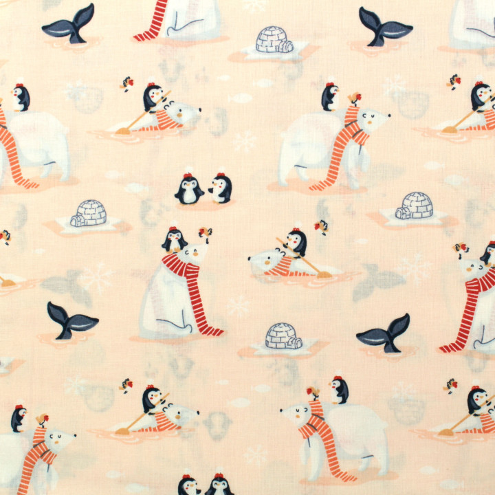 Tissu en coton rose saumon clair avec imprimé pingouins et ours.