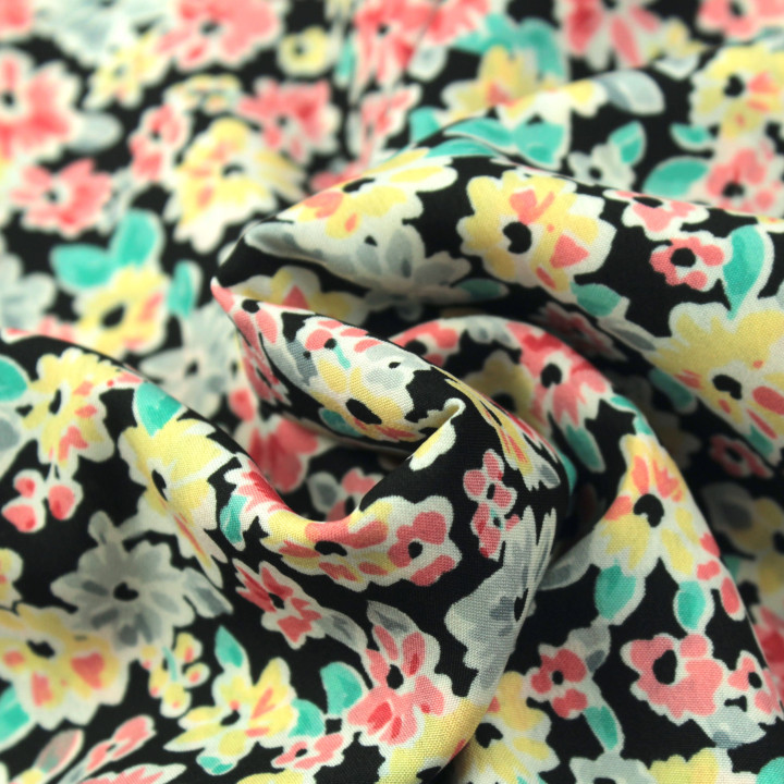 Tissu polyester noir à imprimé fleuri pastel multicolore