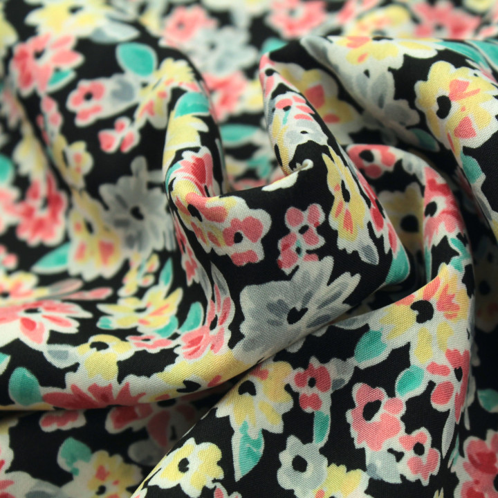 Tissu polyester noir à imprimé fleuri pastel multicolore