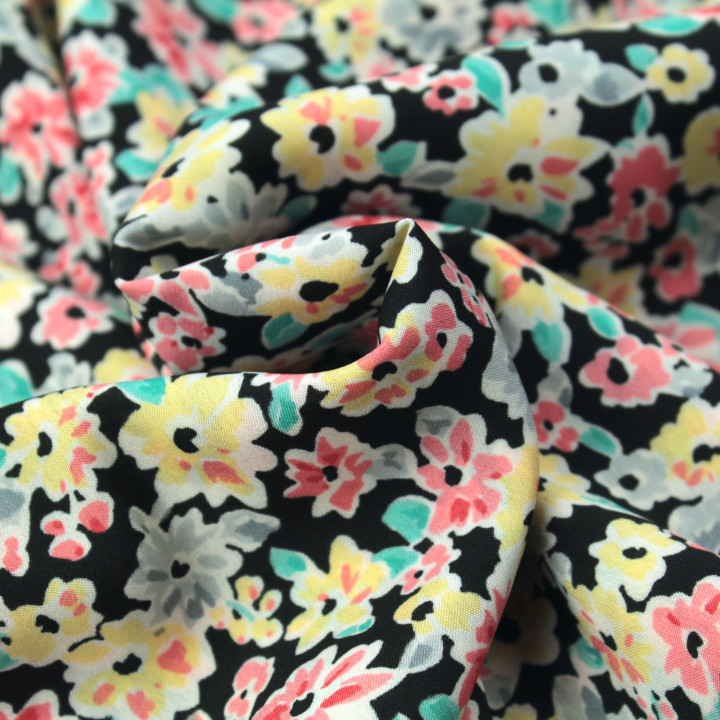 Tissu polyester noir à imprimé fleuri pastel multicolore
