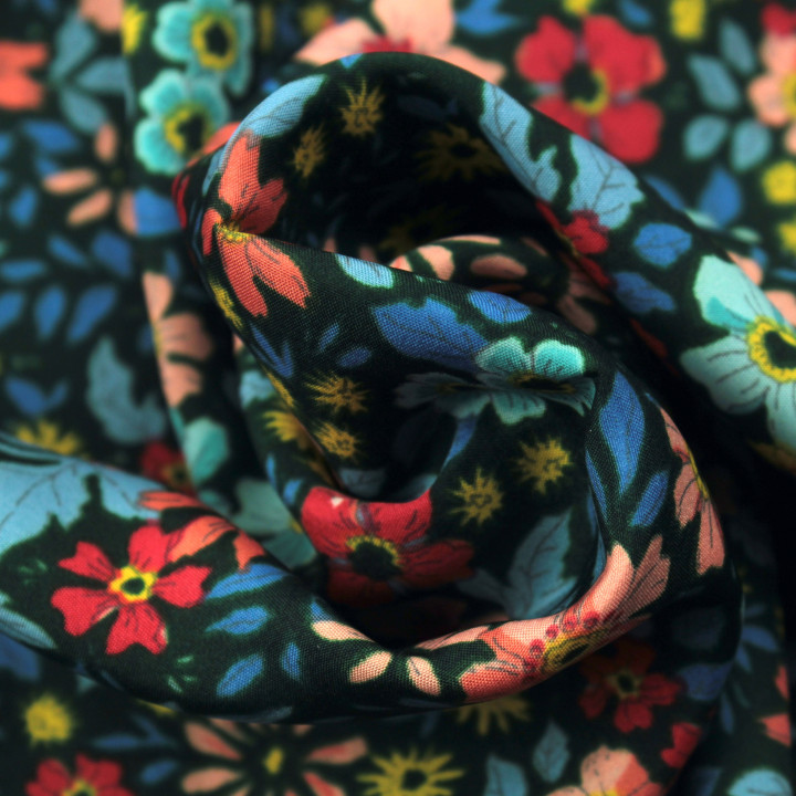 Tissu polyester vert foncé à imprimé floral multicolore