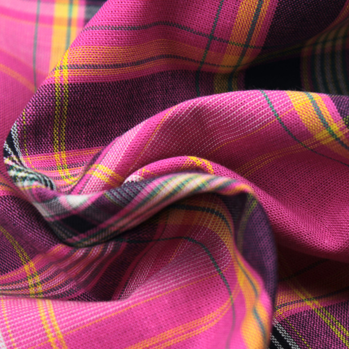Tissu coton Madras rose et noir à rayures jaune – Haute qualité et authenticité