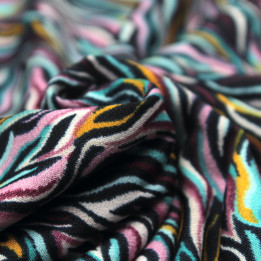 Tissu Jersey Multicolore à Imprimé Motifs Géométriques – Fluide et Moderne – Idéal pour Vêtements et Accessoires