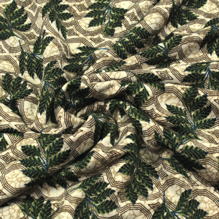 Tissu Jersey Crème à Motifs Floraux Verts – Fluide et Moderne – Idéal pour Vêtements et Accessoires