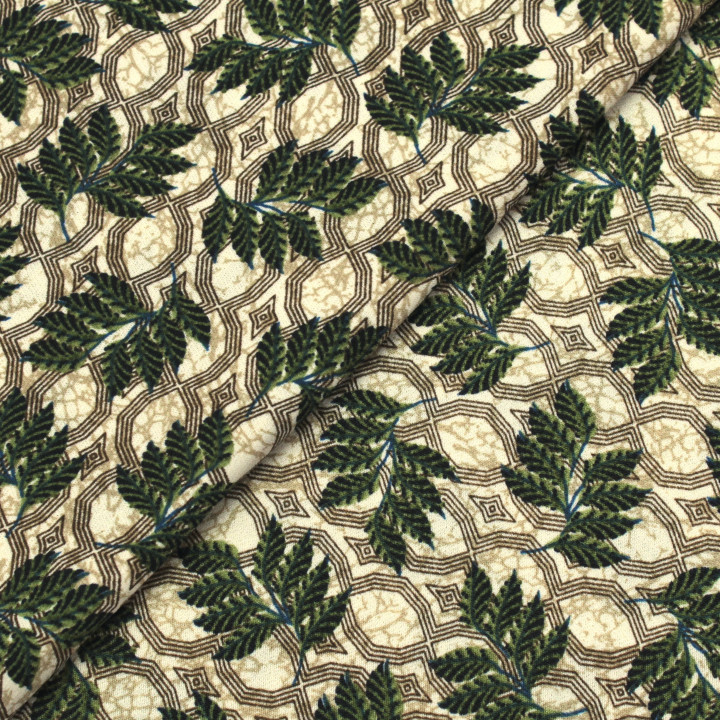 Tissu Jersey Crème à Motifs Floraux Verts – Fluide et Moderne – Idéal pour Vêtements et Accessoires