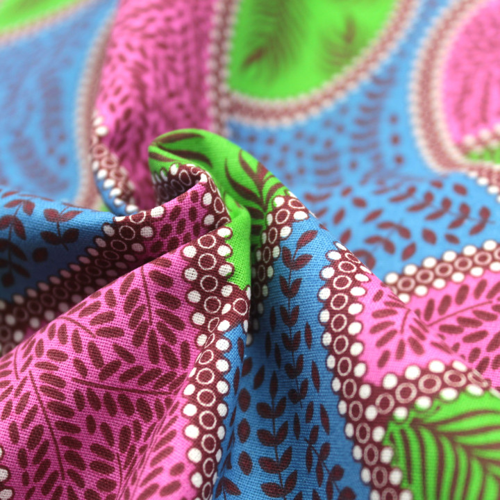 Tissu Coton Multicolore - Motif Vagues Géométriques Rose, Vert et Bleu - Idéal pour Couture et Décoration