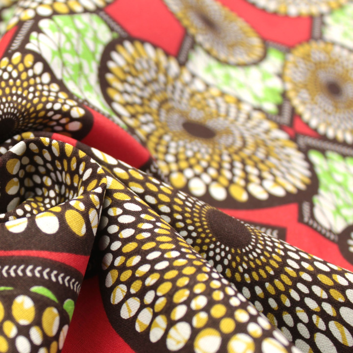 Tissu Coton Rouge - Motif Géométrique Ronds et Carrés Vert & Marron - Idéal pour Couture et Décoration