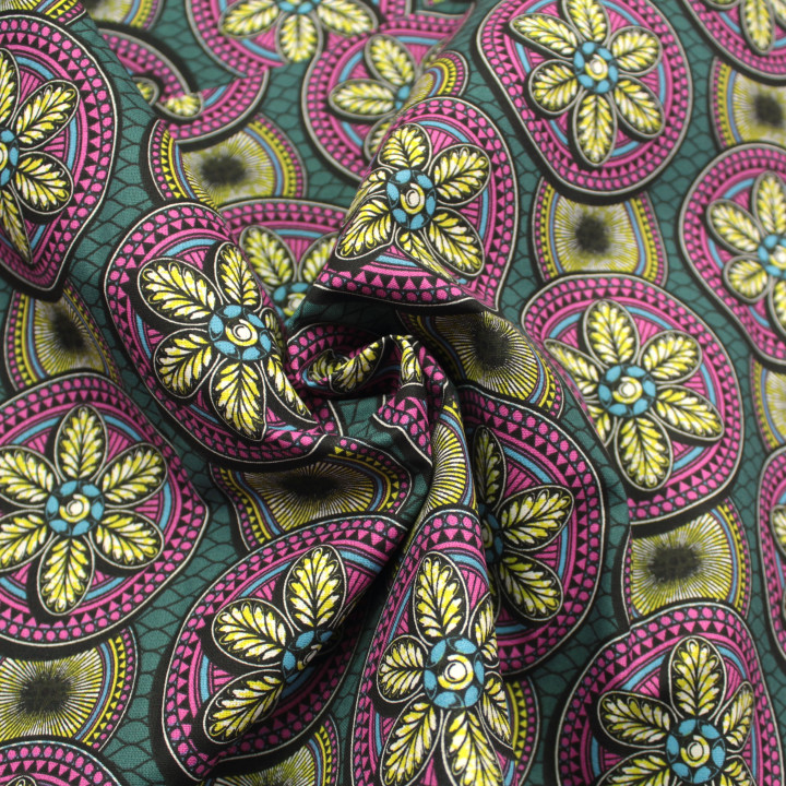 Tissu en Coton Vert à Motif Cercles Géométriques Violets – Idéal Couture et Décoration