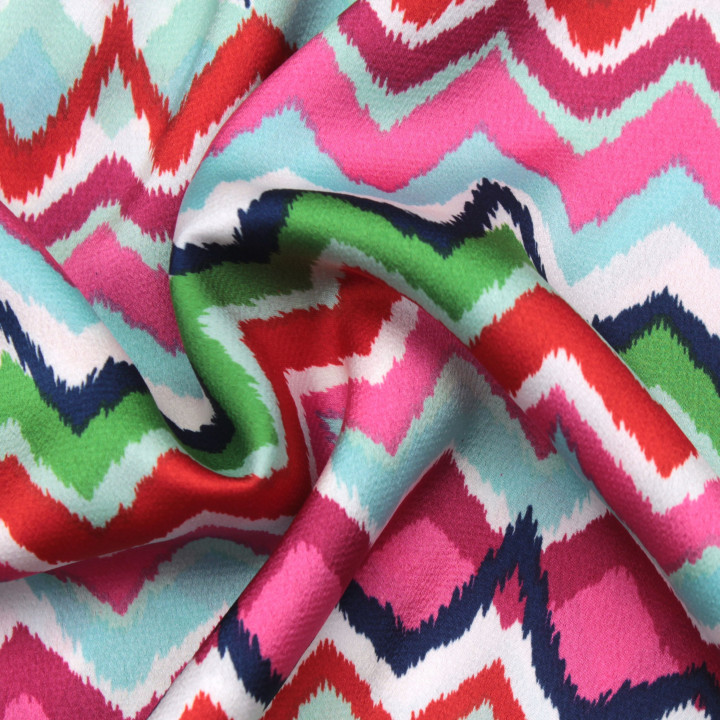 Tissu viscose imprimé vagues multicolores – Haute résistance, idéal déco et mode