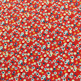 Tissu Rouge à Motifs Floraux Bleu, Noir et Blanc – Élégance & Contraste