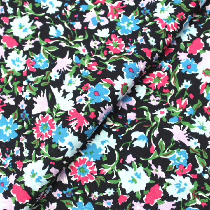 Tissu Noir à Imprimés Floraux Multicolores Rouge, Bleu et Violet – Élégance Contemporaine & Style Contrasté