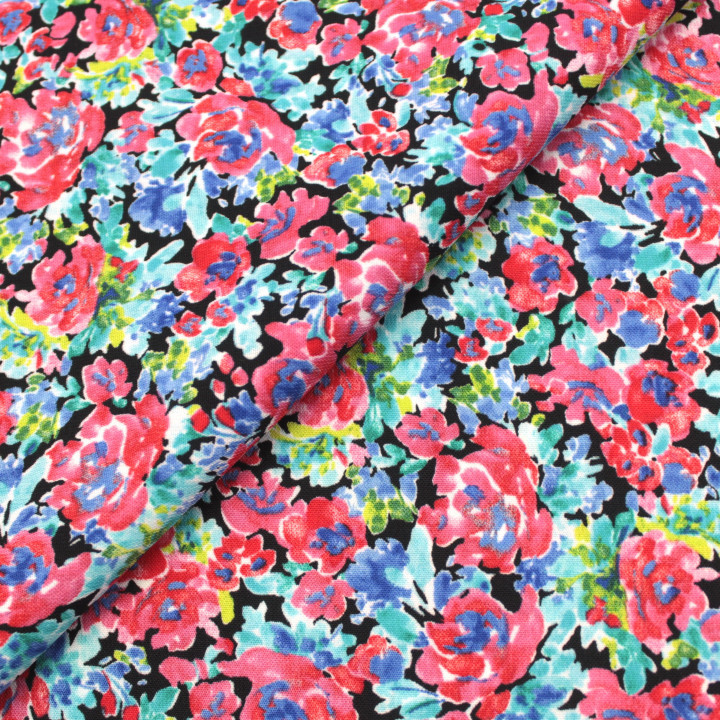 Tissu Noir à Imprimés Floraux Rouge et Bleu – Élégance Contemporaine & Harmonie Chromatique