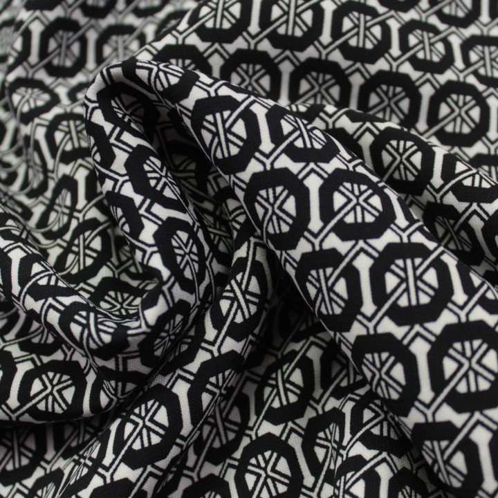 Tissu Blanc à Imprimés Géométriques Noirs – Élégance Contemporaine & Style Contrasté