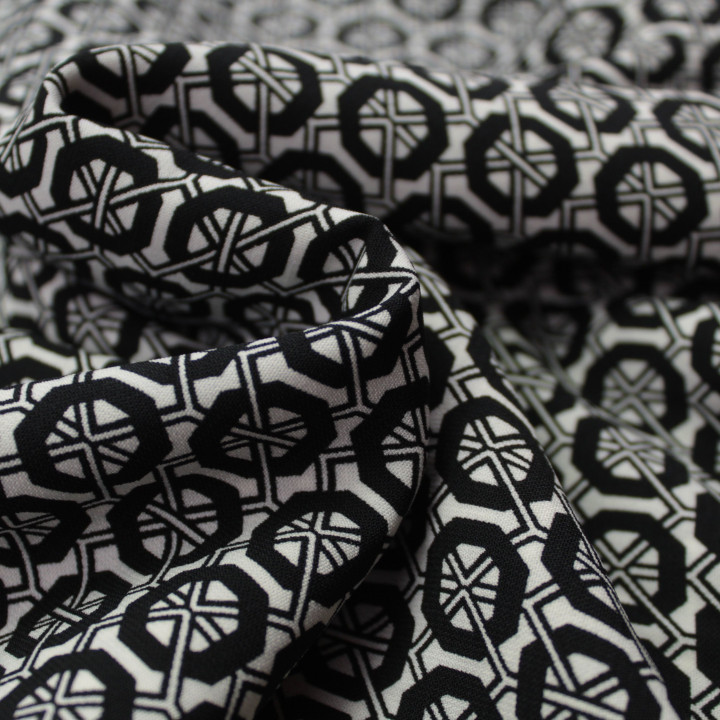 Tissu Blanc à Imprimés Géométriques Noirs – Élégance Contemporaine & Style Contrasté