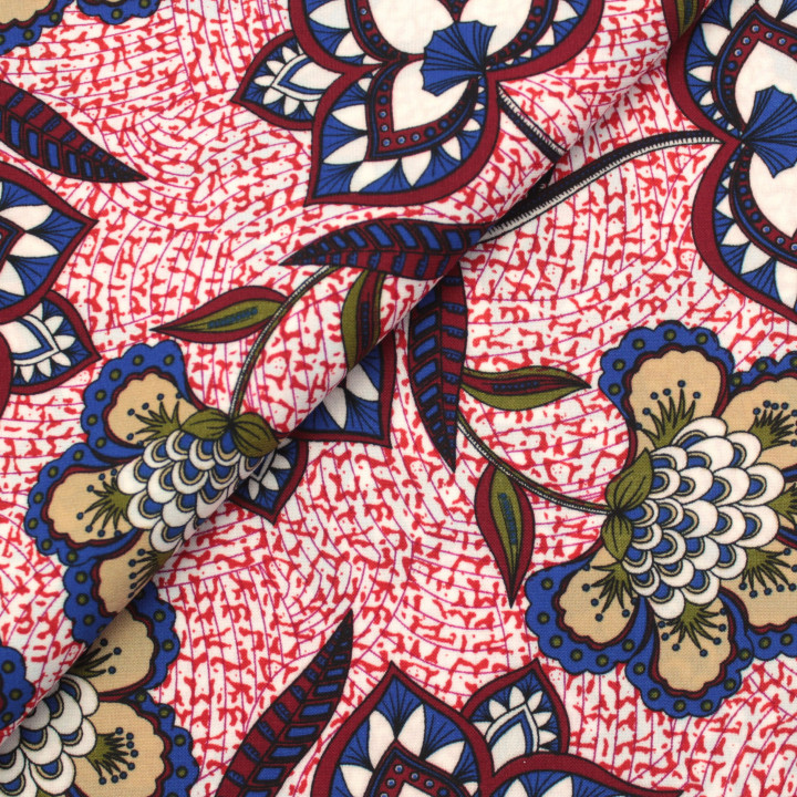 Tissu Blanc et Rouge à Imprimés Floraux Bleu, Blanc et Bordeaux