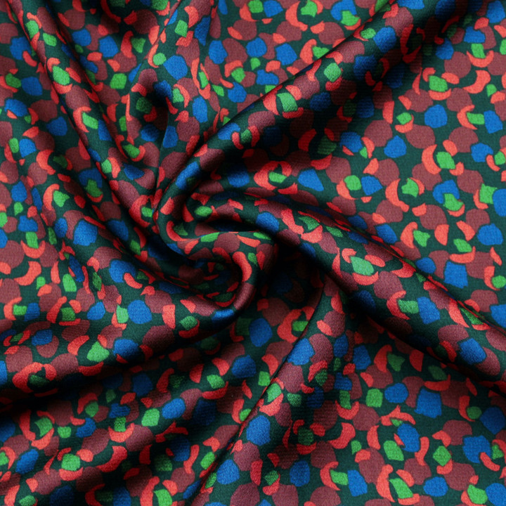 Tissu Satin Noir à Motifs Géométriques – Bleu, Rouge et Bordeaux – Haute Qualité