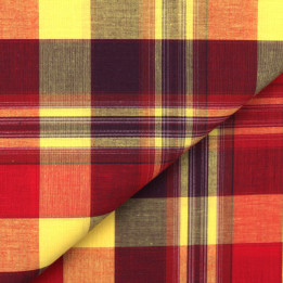 Tissu madras de couleur bordeaux, rouge, orange et jaune
