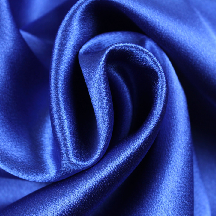 Tissu satin lourd bleu électrique – Brillance vibrante pour couture, mode et décoration sophistiquée