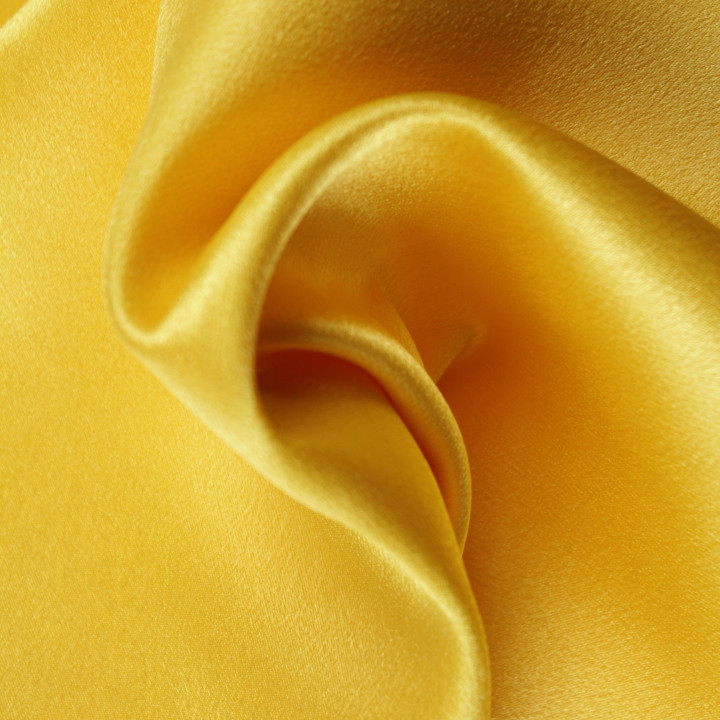 Tissu satin lourd jaune intense – Éclat solaire pour couture, mode festive et décoration lumineuse