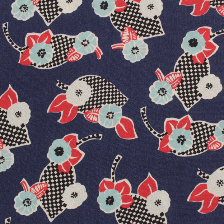 Tissu bleu marine à imprimé floral rouge, blanc et bleu – Léger, fluide et facile à coudre
