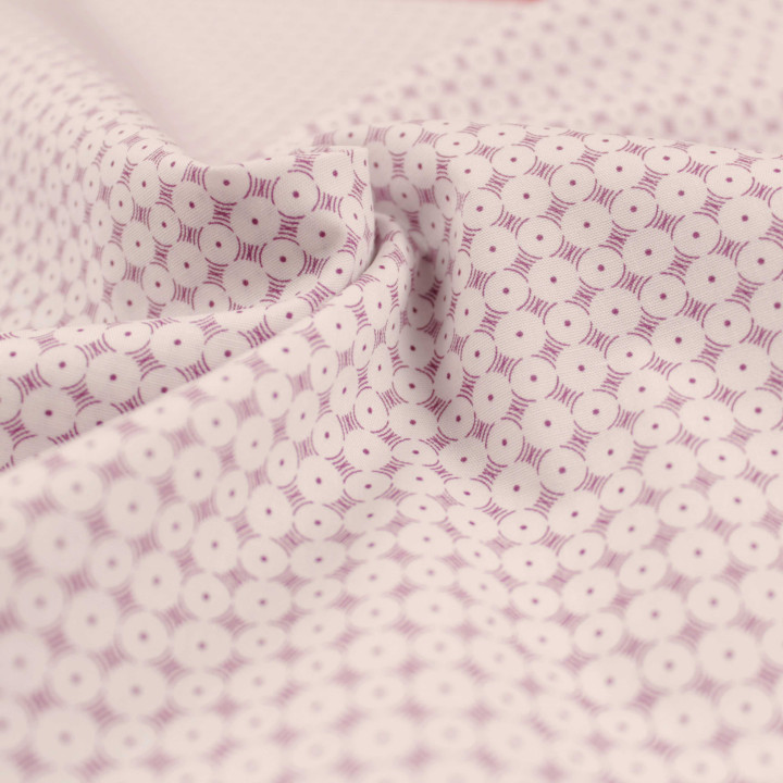 Tissu Coton Blanc à Petit Motif Géométrique Violet – Idéal Chemises Élégantes et Couture Moderne