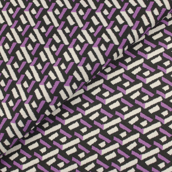 Tissu jersey noir motifs géométriques blancs et violets peu extensible