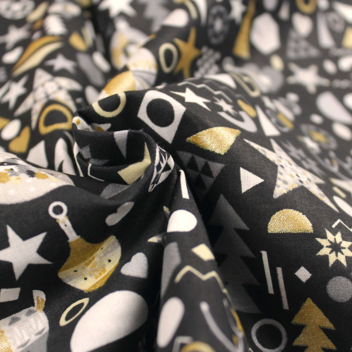 Tissu coton noir motifs cerfs et boules de Noël – Élégance et esprit festif