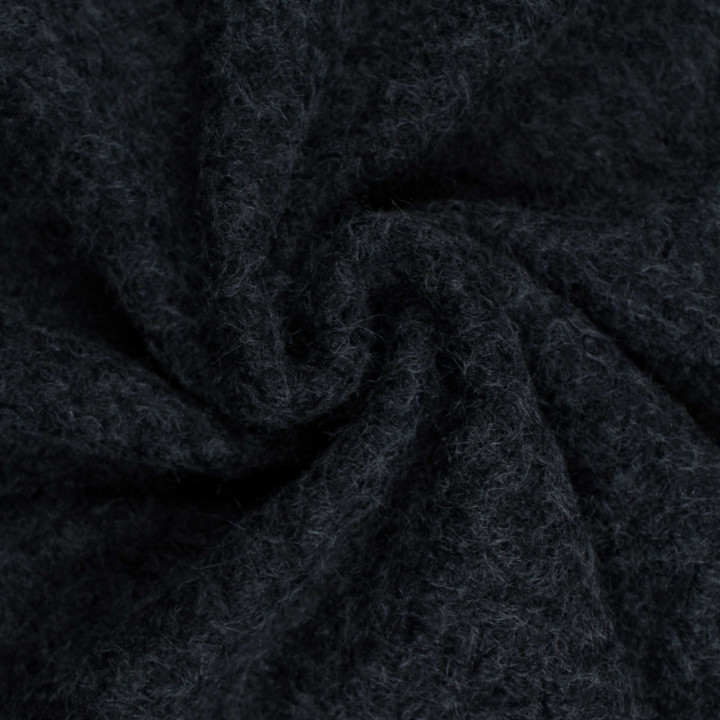 Tissu Polyester Noir Uni – Léger, Souple et Polyvalent
