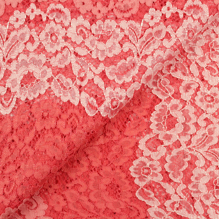 Tissu Dentelle Traditionnelle Imprimée Floral Blanc, Rose et Corail – Élégante & Délicate