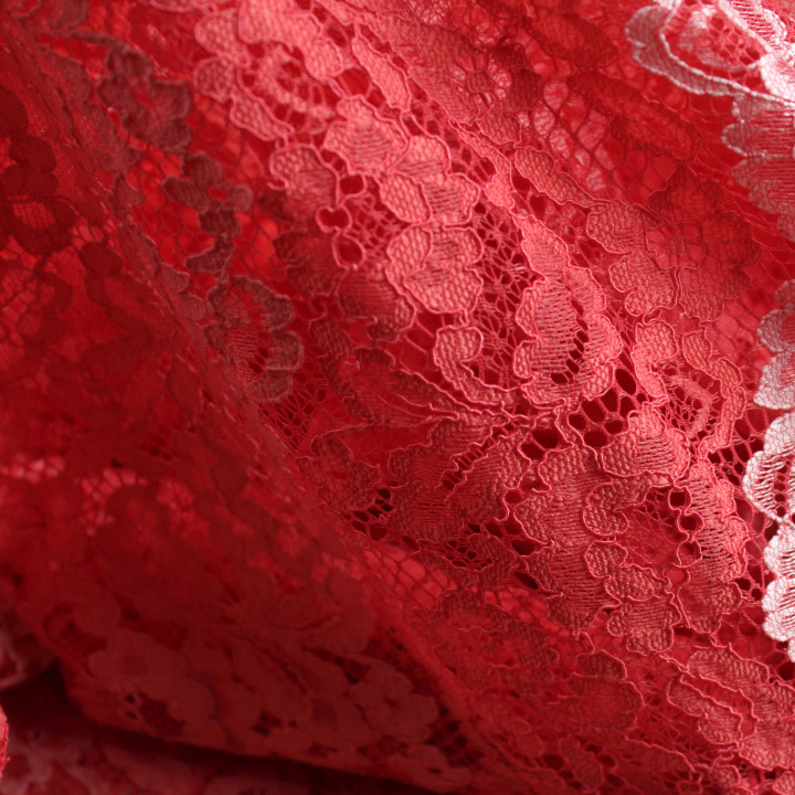 Tissu Dentelle Traditionnelle Imprimée Floral Blanc, Rose et Corail – Élégante & Délicate