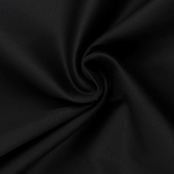 Satin de coton satiné noir intense légèrement brillant