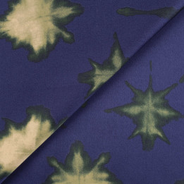 Tissu satin bleu roi imprimé floral feuilles vertes et beige – Coupon tissu élégant