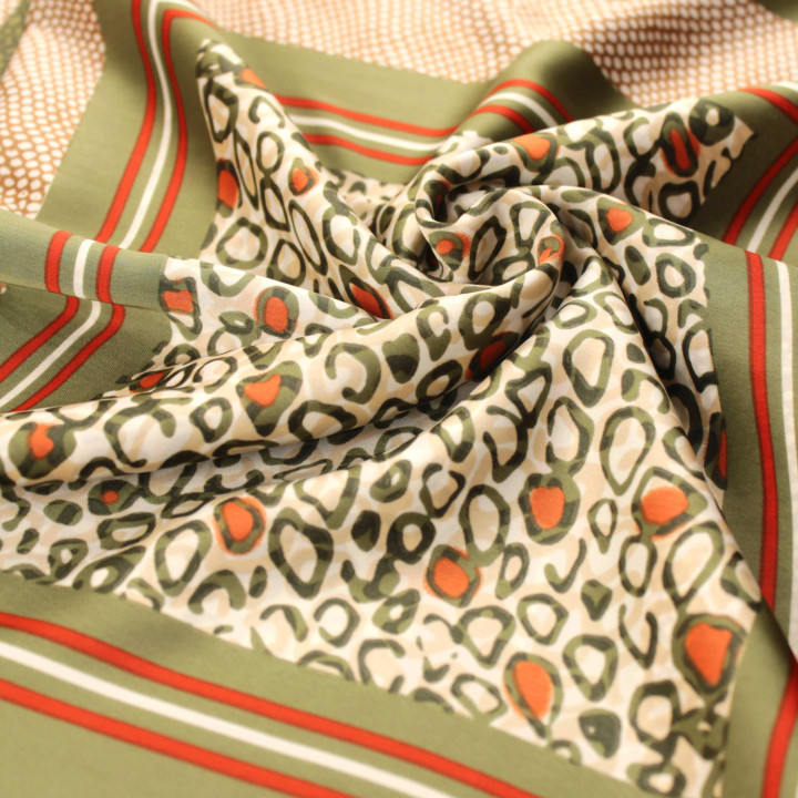 Tissu satin vert olive imprimé géométrique orange, vert, noir et blanc – Coupon tissu élégant
