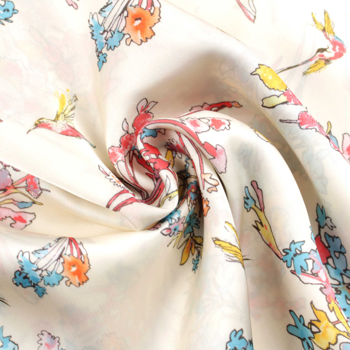 Tissu satin blanc cassé imprimé colibris et fleurs – Coupon haute qualité