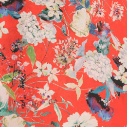Tissu satin rouge imprimé fleurs bleu, jaune et rose – textile fluide et brillant