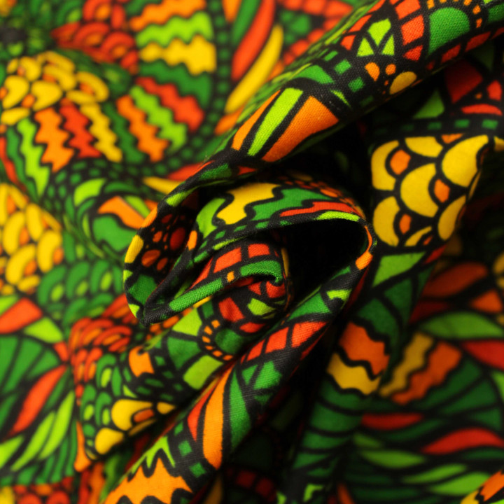Coupon de tissu wax multicolore vert, rouge, jaune et orange