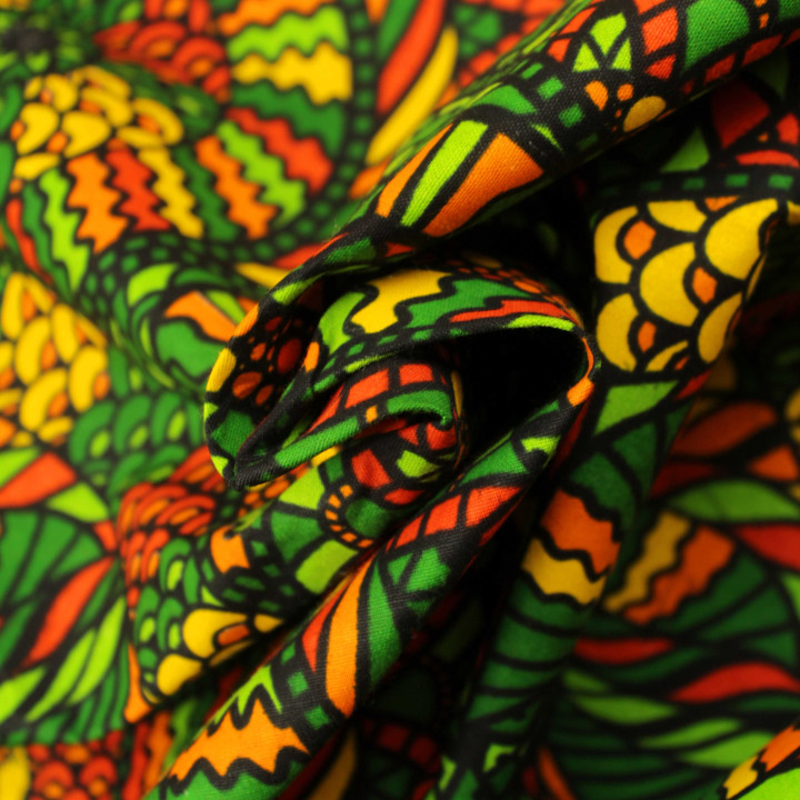 Coupon de tissu wax multicolore vert, rouge, jaune et orange