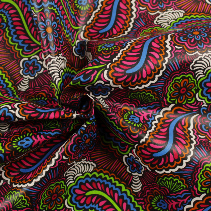 Coupon de tissu coton wax ciré imprimé géométrique multicolore rose, bleu, blanc, vert, noir et orange