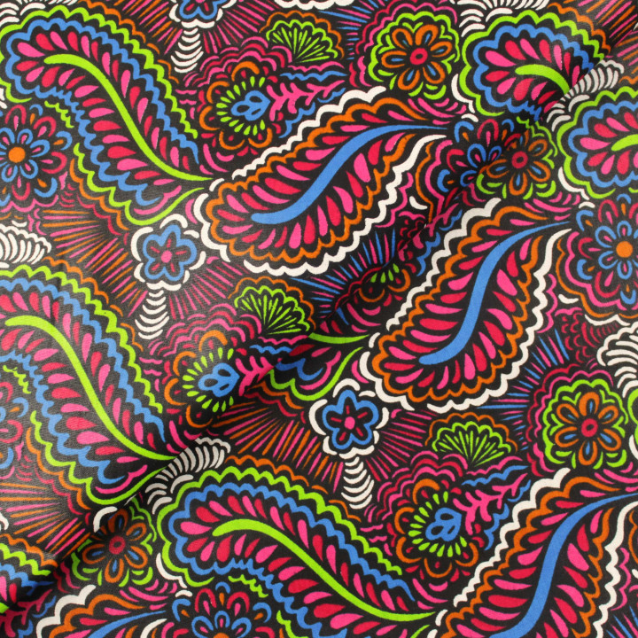 Coupon de tissu coton wax ciré imprimé géométrique multicolore rose, bleu, blanc, vert, noir et orange