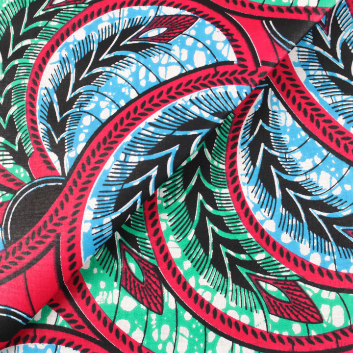 Tissu coton Wax imprimé géométrique noir, bleu, vert et rouge – Vendu au mètre